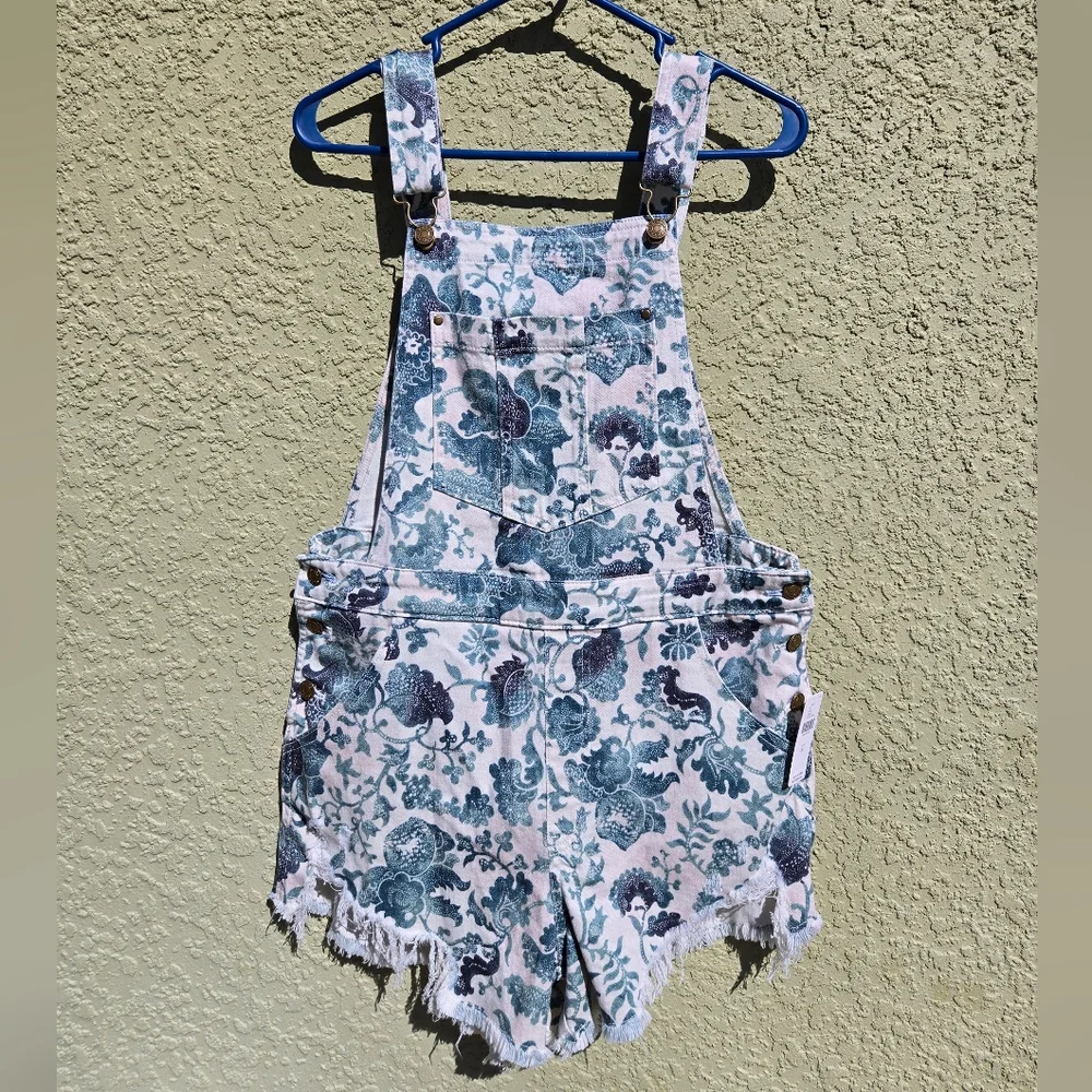 NWT Anthropologie Pilcro Cutoff Blue White Floral Dungarees Overall Cut Offs - Picture 2 of 5